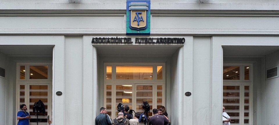 Crise com governo Milei paralisa 9ª rodada do Campeonato Argentino 2 ocrente 1772337063
