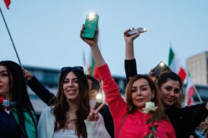 Trump anuncia morte de Khamenei e acena a iranianos para “assumirem o governo” 10 ocrente 1772341463