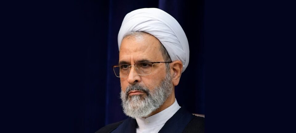 Aiatolá Alireza Arafi, 66, é nomeado chefe do conselho de transição do Irã 2 ocrente 1772373860