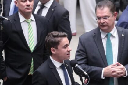 Em carta escrita à mão, Bolsonaro repudia ataques da direita a Michelle e pede “diálogo entre aliados” 12 ocrente 1772375671