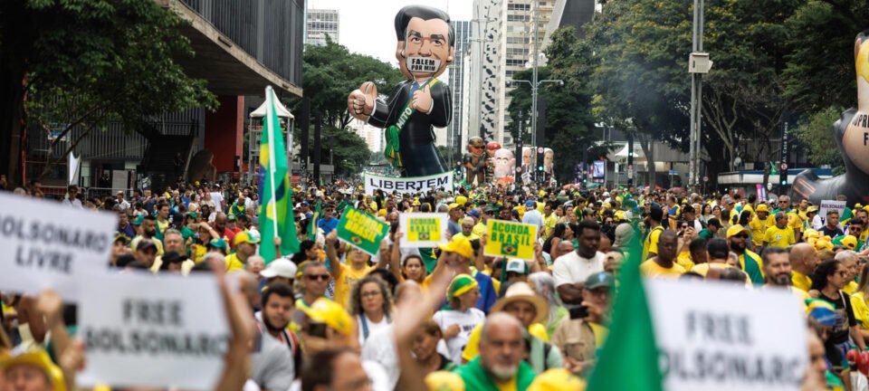 Atos “Acorda, Brasil” levam multidões às ruas de seis capitais em apoio a Bolsonaro 2 ocrente 1772388283