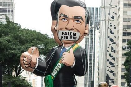 Infláveis tomam a Paulista: boneco de Bolsonaro “censurado” e críticas a Lula voltam às ruas 8 ocrente 1772396426