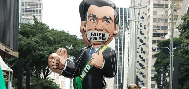 Infláveis tomam a Paulista: boneco de Bolsonaro “censurado” e críticas a Lula voltam às ruas 2 ocrente 1772396426