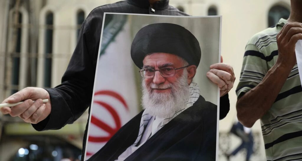 Morte de Ali Khamenei em operação EUA-Israel abre disputa pelo poder no Irã 2 ocrente 1772473775