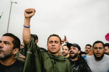 Nikolas Ferreira rebate denúncia e faz piada sobre uso de jato ligado a banqueiro do Banco Master 6 ocrente 1772569176