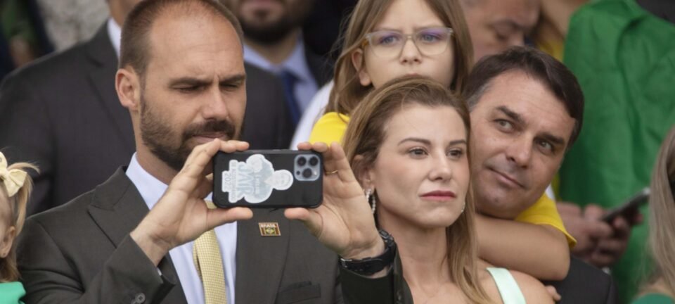 Eduardo Bolsonaro pede observadores estrangeiros para acompanhar eleições de outubro 2 ocrente 1772588966