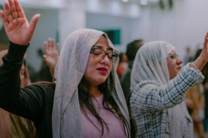 Igreja subterrânea cresce no Irã mesmo sob violência e instabilidade política 20 ocrente 1772604259