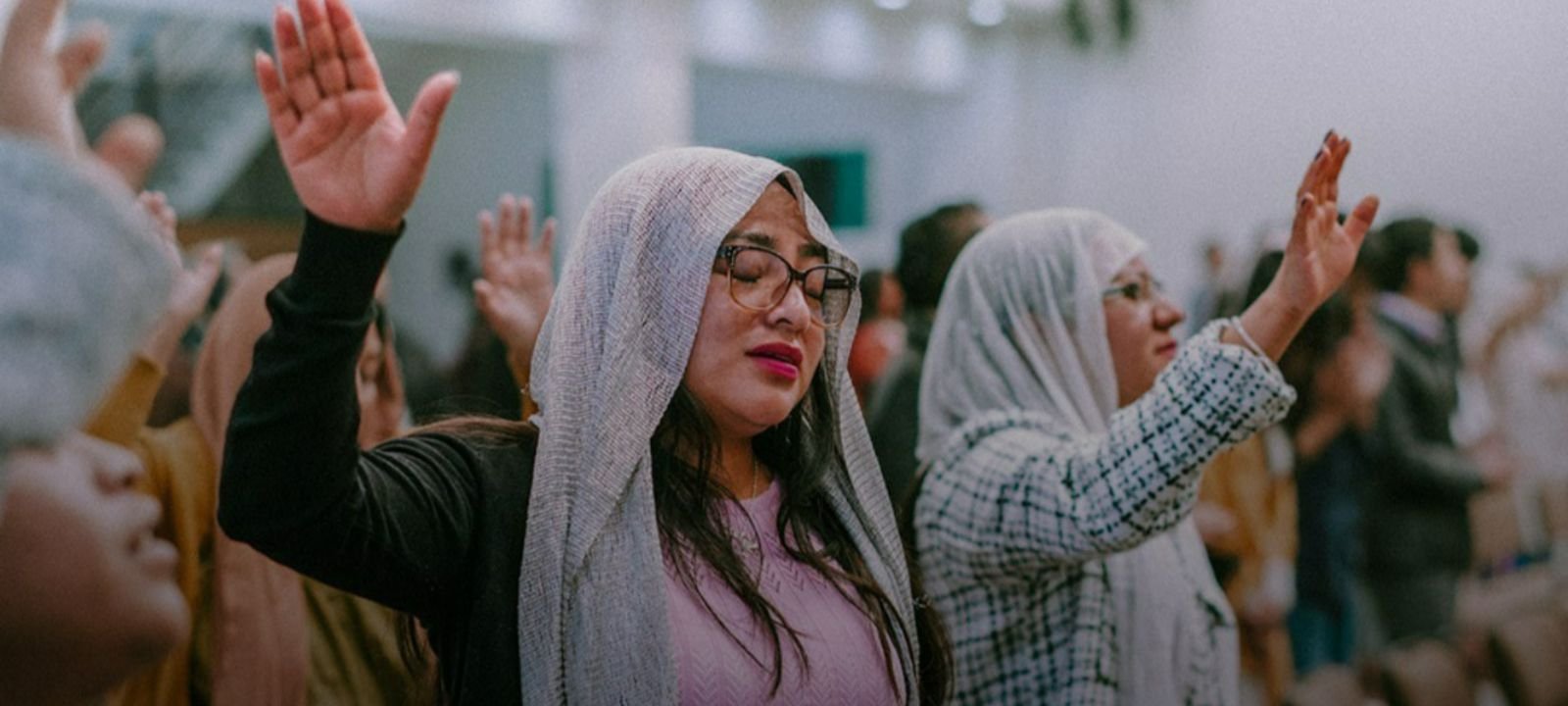 Igreja subterrânea cresce no Irã mesmo sob violência e instabilidade política 2 ocrente 1772604259