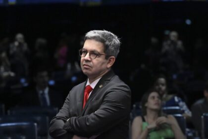 Randolfe Rodrigues descarta recorrer ao STF para reverter quebra de sigilos de Lulinha 8 ocrente 1772613272