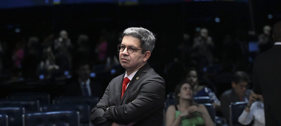Randolfe Rodrigues descarta recorrer ao STF para reverter quebra de sigilos de Lulinha 2 ocrente 1772613272