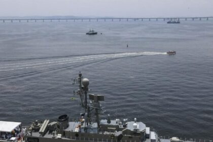 Submarino dos EUA torpedeia e afunda fragata iraniana que esteve no Rio em 2023 4 ocrente 1772646570