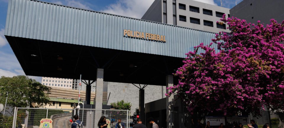 Suspeito de comandar milícia de Daniel Vorcaro tenta suicídio em cela da PF 2 ocrente 1772659226