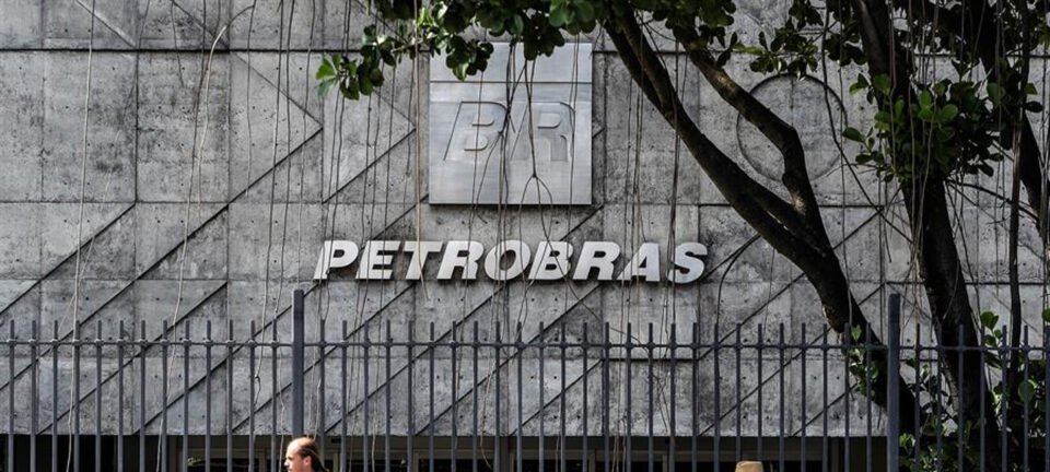 Conflito no Irã encarece petróleo em 22,9% e pressiona preços dos combustíveis no Brasil 2 ocrente 1772732067