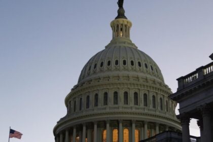 Congresso dos EUA mantém poderes de guerra de Trump após derrotar duas resoluções sobre Irã 10 ocrente 1772756412