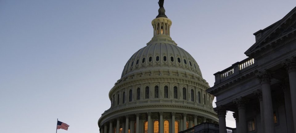 Congresso dos EUA mantém poderes de guerra de Trump após derrotar duas resoluções sobre Irã 2 ocrente 1772756412