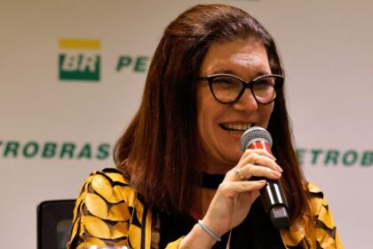 Magda Chambriard celebra lucro recorde de R$ 110 bi e avisa: “Quem apostar contra a Petrobras vai perder” 8 ocrente 1772813154