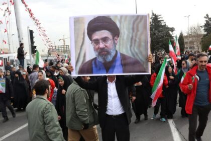 Autoridades iranianas indicam Mojtaba Khamenei como sucessor do líder supremo 10 ocrente 1772827505