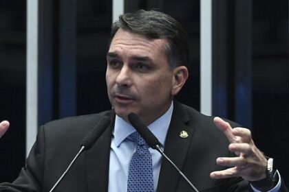 Justiça do DF manda retirar imagem gerada por IA que liga Flávio Bolsonaro a escândalo do Banco Master 4 ocrente 1772847253