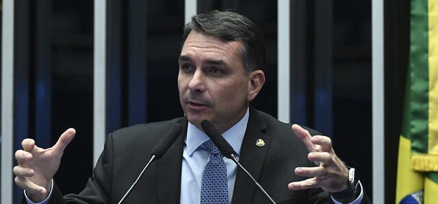 Justiça do DF manda retirar imagem gerada por IA que liga Flávio Bolsonaro a escândalo do Banco Master 2 ocrente 1772847253