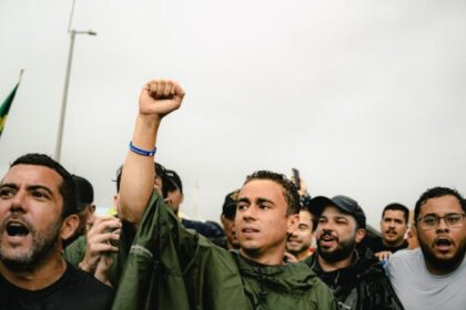 Esquerda liga Nikolas Ferreira a empresário do Banco Master e pede investigação sobre uso de jatinho 6 ocrente 1772867130