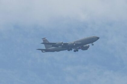 Avião-tanque KC-135 dos EUA cai no oeste do Iraque durante ofensiva contra o Irã 18 ocrente 1773365691