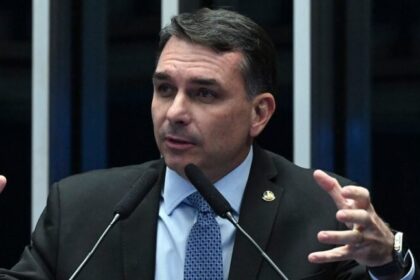 Em Rondônia, Flávio Bolsonaro promete “resgatar o Brasil das mãos sujas do PT” se vencer a eleição 10 ocrente 1773515995