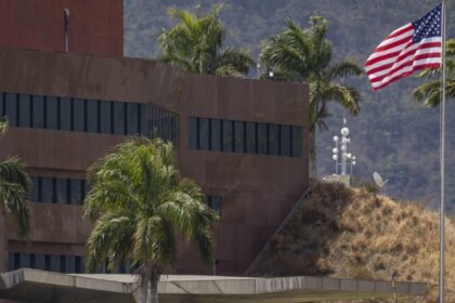 Bandeira dos EUA volta a tremular em Caracas após sete anos, marcando retomada de relações 6 ocrente 1773522260