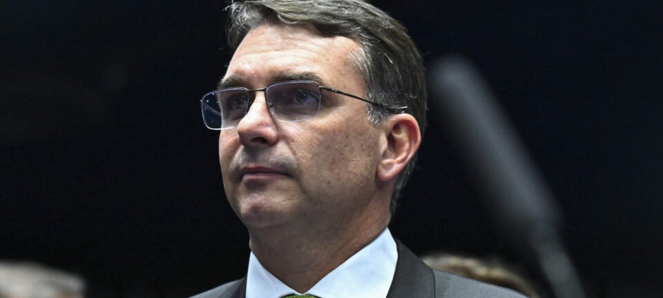 Flávio Bolsonaro afirma que voltaria a assinar pedido de CPI da Toga “quantas vezes forem necessárias” 2 ocrente 1773528564