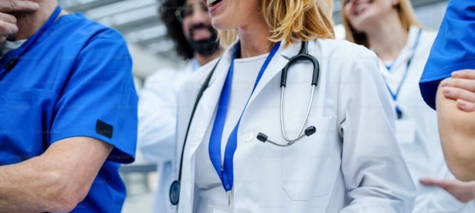 MEC reduz vagas e corta financiamento de 57 cursos de Medicina após mau desempenho no Enamed 2 ocrente 1773850770