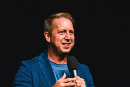 Criador do YouVersion alerta que IA falha em até 60% das citações bíblicas 12 ocrente 1773858877