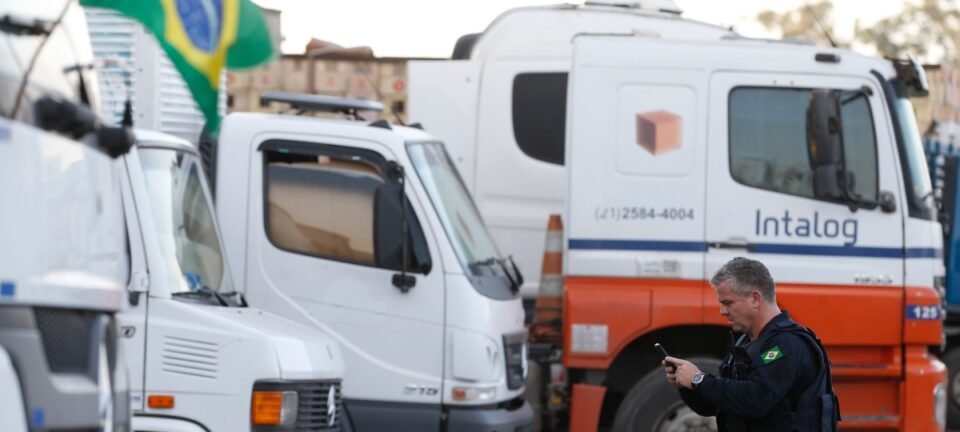 Justiça veta bloqueios em rodovias federais e acessos a portos de SC após pedido do governo Lula 2 ocrente 1773937209