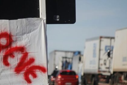 Governo em alerta: fantasma da paralisação dos caminhoneiros de 2018 volta a rondar o país 10 ocrente 1773948859