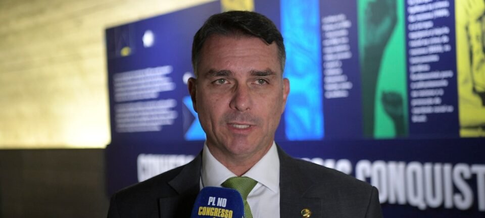 Flávio Bolsonaro acusa Lula de elevar impostos em meio à escalada dos combustíveis 2 ocrente 1774012766