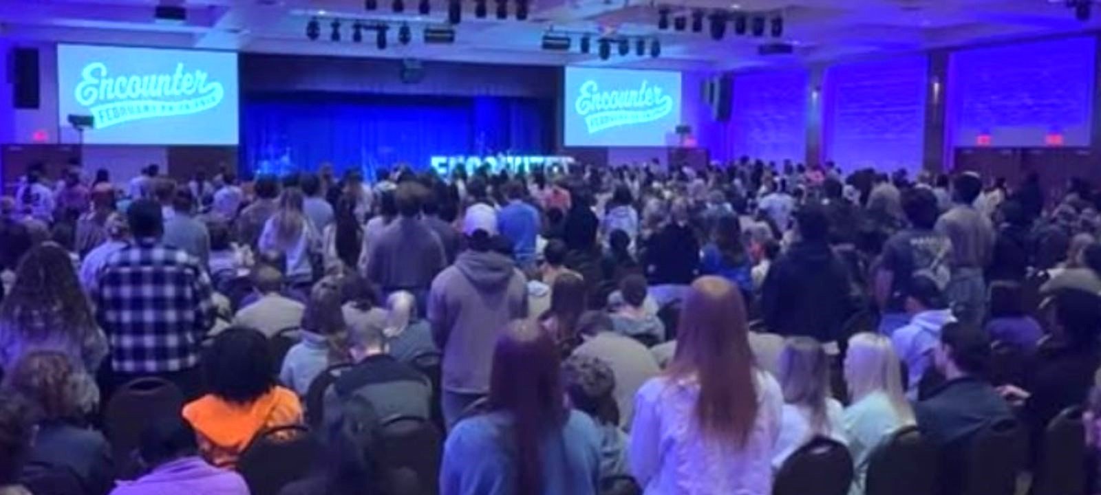 Evento em universidade do Texas reúne multidão e resulta em mais de 500 decisões por Cristo 2 ocrente 1774134275