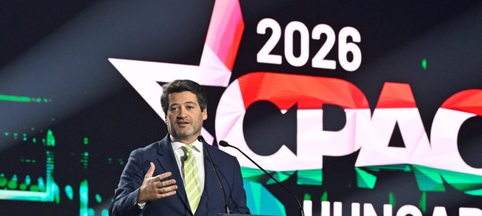 André Ventura exalta Jair Bolsonaro em discurso no CPAC de Budapeste 2 ocrente 1774140610