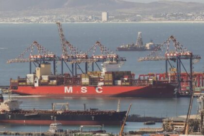 Irã avisa que fechará Estreito de Ormuz se EUA atacarem usinas de energia 14 ocrente 1774217080