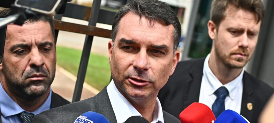 Flávio Bolsonaro busca “superministro” da Economia e avalia Adolfo Sachsida como favorito 2 ocrente 1774229702