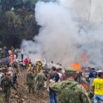 Sobrevivente narra como escapou de explosão após queda de avião militar na Colômbia 5 ocrente 1774400673