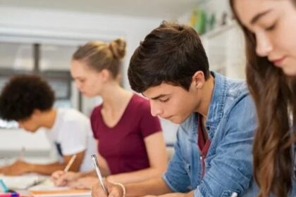 Prática religiosa impulsiona desempenho escolar e pode reduzir desigualdades, indica relatório 6 ocrente 1774468200