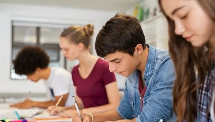Prática religiosa impulsiona desempenho escolar e pode reduzir desigualdades, indica relatório 2 ocrente 1774468200