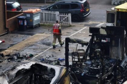 Polícia britânica prende dois suspeitos de ataque que incendiou ambulâncias da comunidade judaica em Londres 6 ocrente 1774476270
