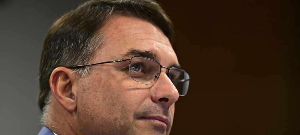 Flávio Bolsonaro amplia pré-campanha de 2026 com apoio do Centrão e influenciadores 2 ocrente 1774478986