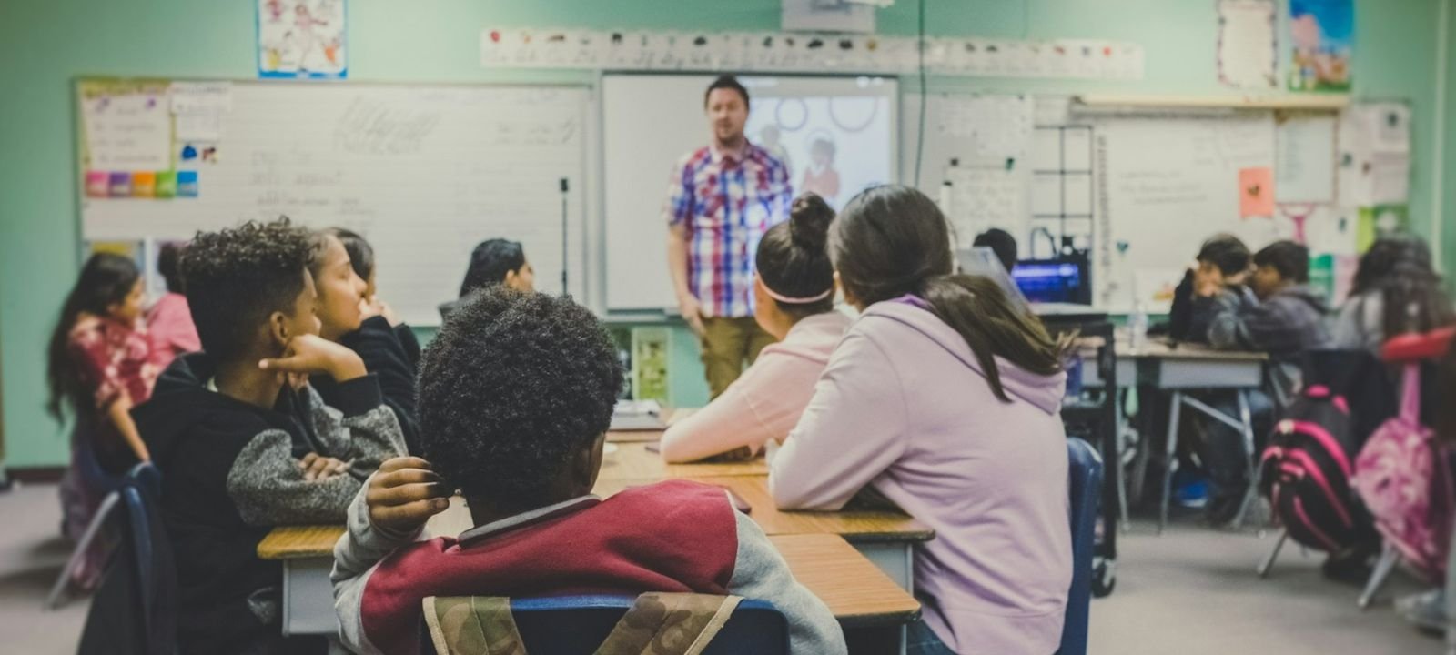 Envolvimento religioso está ligado a notas mais altas e queda nas desigualdades, revela estudo 2 ocrente 1774562664