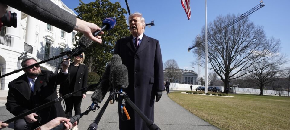 Casa Branca ameaça emissoras de TV após reportagens sobre danos a aviões em ataque iraniano 2 ocrente 1774581583