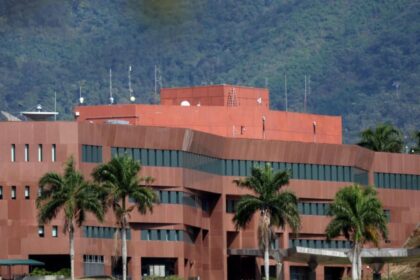 Estados Unidos retomam atividades na embaixada em Caracas e anunciam “novo capítulo” com a Venezuela 14 ocrente 1774892058