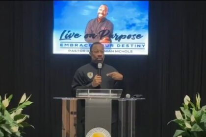 Homem saca arma contra pastor em funeral em Detroit e dez pessoas se convertem após tensão 10 ocrente 1774963153