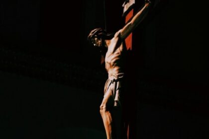 Sexta-Feira Santa de 2026: feriado nacional garante folga, mas serviços essenciais podem funcionar 2 ocrente 1774968564