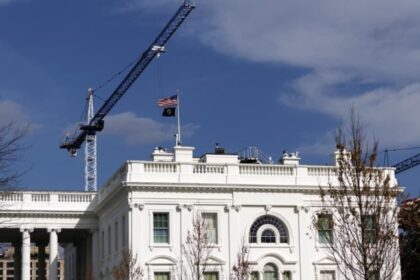 Juiz federal barra por 14 dias obra de salão de baile ordenada por Trump na Casa Branca 4 ocrente 1775019878