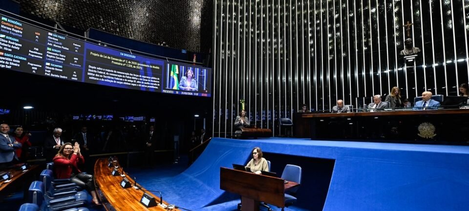 Senado confirma aumento de até 28,4% para policiais e bombeiros do DF e envia texto à sanção 2 ocrente 1775044202