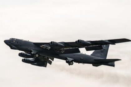 Bombardeiro B-52 faz voos regulares sobre o Irã, confirma general dos EUA 18 ocrente 1775078372